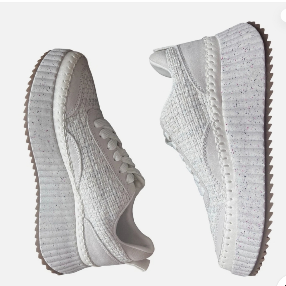Universal Thread White Textured Sneakers